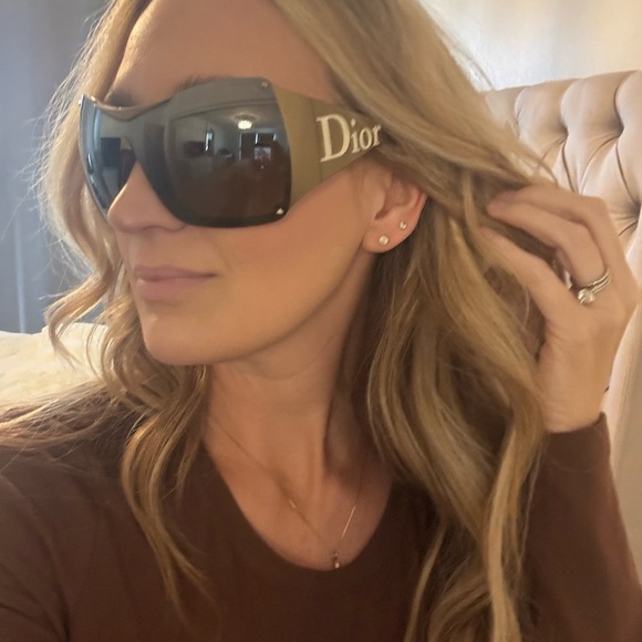 Oversized Dior sunglasses in great condition!!! Gold arms with black frames !